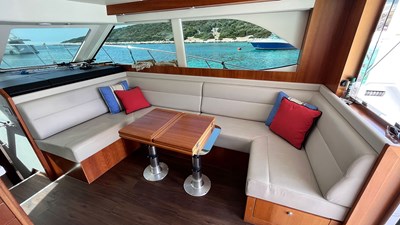 King Fish 1 2018 Riviera 43 Open Bridge saloon