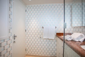 SOVEREIGN 30 Owner Ensuite Head