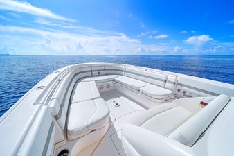 Intrepid 327 Center Console 38 32' Intrepid -15
