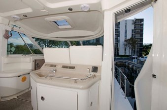 - 6 39-2004-Sea-Ray-Motor-Yacht-06
