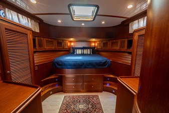 DREADNOUGHT 28 Owner Stateroom