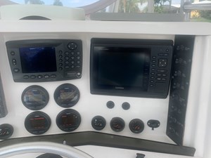 - 4 5_2001 34ft Venture Center Console