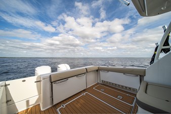 2019 Pursuit DC 325 Dual Console 18 