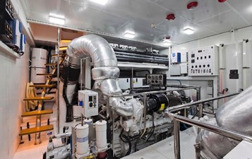 Mesmerize 69 2013 Hargrave 125 Raised Pilothouse