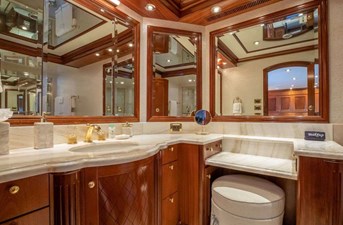 MISS STEPHANIE 17 Main Deck Master Ensuite
