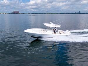 Intrepid 327 Center Console 6 32' Intrepid _ Drone-7