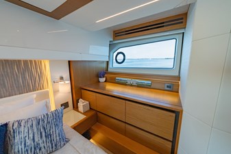 BACCHUS 16 Owner's Stateroom Bureau