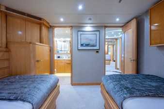 WIRE WE HERE 78 115_crescent_wire_we_here_port_guest_stateroom_4