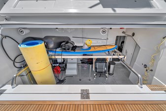 Ferretti Yachts Custom Line 94 93 
