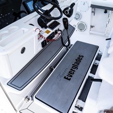 2018 Everglades 435 Center Console 20 