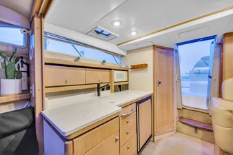1999 Bayliner 3255 Avanti 17 