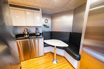 LONE STAR 59 Galley to Stbd