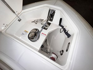 2018 Boston Whaler 280 Outrage 25 