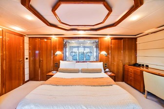 FERRETTI 881 23 