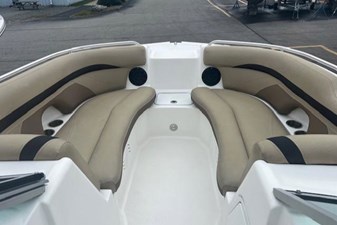 2017 Hurricane 2200 Sundeck DC 6 