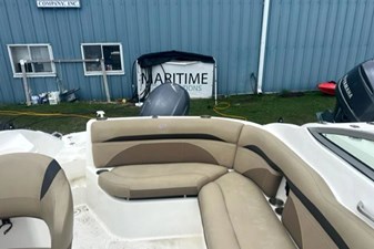 2017 Hurricane 2200 Sundeck DC 8 
