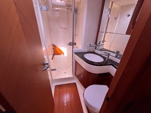 WEATHERLY 35 Ensuite head stb cabin
