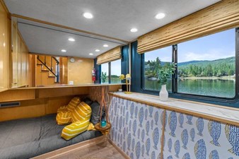 2000 Sumerset House Boat 22 