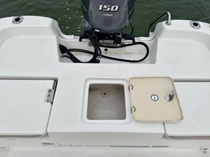 2016 Nauticstar 2110 Sport 44 45