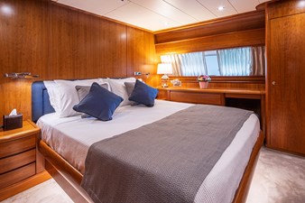 VYNO 28 VIP Cabin