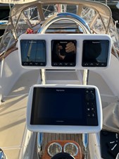 HERON 9 Raymarine Hybrid Touch and Sailing Instruments