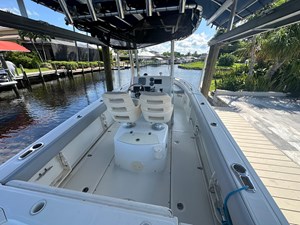 2010 Boston Whaler 220 Outrage 4 