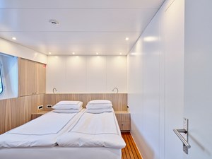 BOOBALE 33 BOOBALE - VIP CABIN (1)