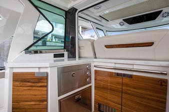 - 15 16_2022 48ft Tiara 48 LS