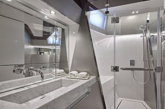 GODDESS OF THE MOON 12 yacht-goddess-of-the-moon-interior-03