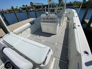 2015 Century 3200 Center Console 24 25