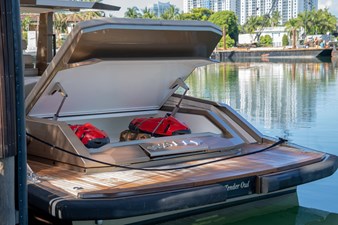 TENDER OWL 41 Garage (Toys Not Included)