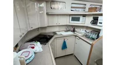  1997 Sea Ray 420 Aft Cabin 31 