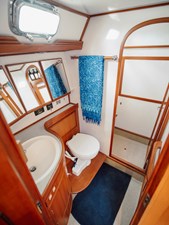 FREE RANGE 15 FREE RANGE 2008 Hylas 54, Owner's Ensuite Head and Shower