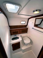 LUNA 32 LUNA, 2013 Hunt Yachts Harrier 36: Head and Ensuite Shower