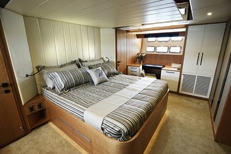 JOHNSON 93 OPEN BRIDGE 26 VIP