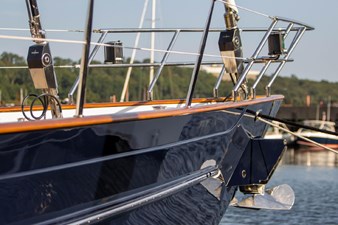 CABOCHON 20 19. Twin CQR anchor system.