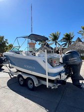 2014 Robalo R227 Dual Console 1 