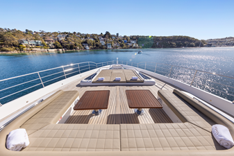 M/Y LEGACY 6 Bow