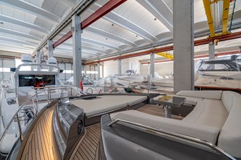 SILVER BULLET 13 01) Pershing 8X_16_SILVER BULLET_Exterior_14