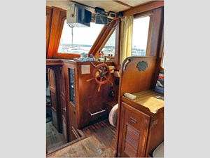 40 MARINE TRADER 1985 26 
