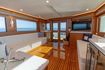 MARITIME 8 9. SALON LOOKING AFT