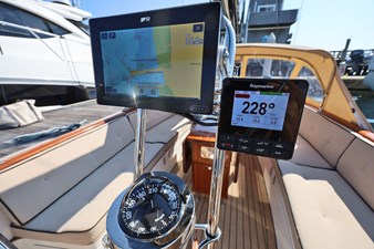 WELCOME 13 WELCOME: 2024 Leonardo Eagle 44 Helm GPS and Autopilot