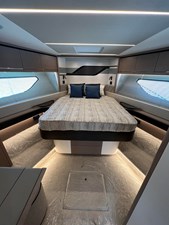 Sunseeker 74 Sport Yacht 18 VIP Cabin