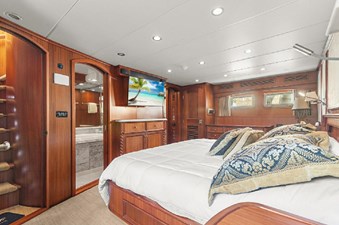 SEAS TO SEE 11 LOWER DECK MASTER STATEROOM