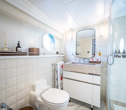 ASTERIA 14 Guest Stateroom En-Suite Head
