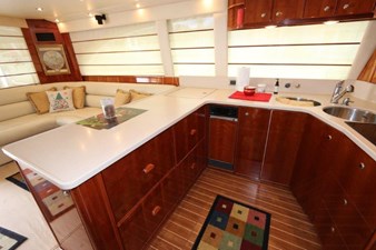 - 10 58-2004-Riviera-Enclosed-Flybridge-10