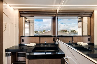 Yacht 50 Master Head