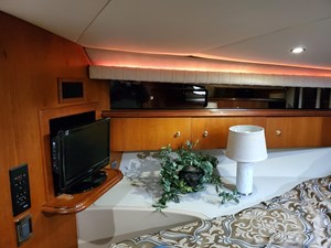 2002 Cruisers Yachts 4270 Express 12 