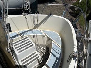 FAIRWAY 7 COCKPIT LOOKING AFT STRB