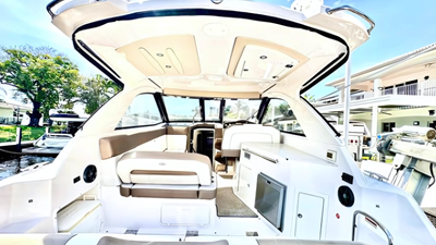 2017 Regal 35ft Sport Coupe 7 2017 Regal 35ft Sport Coupe (8)